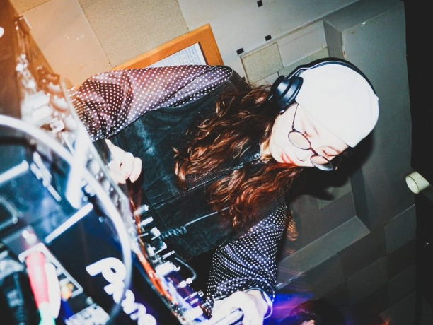 DJ)YIYI